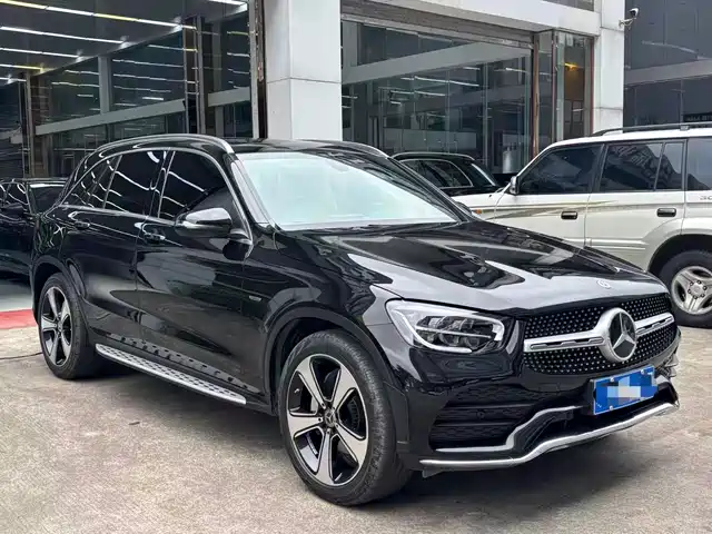 MERCEDES-BENZ GLC