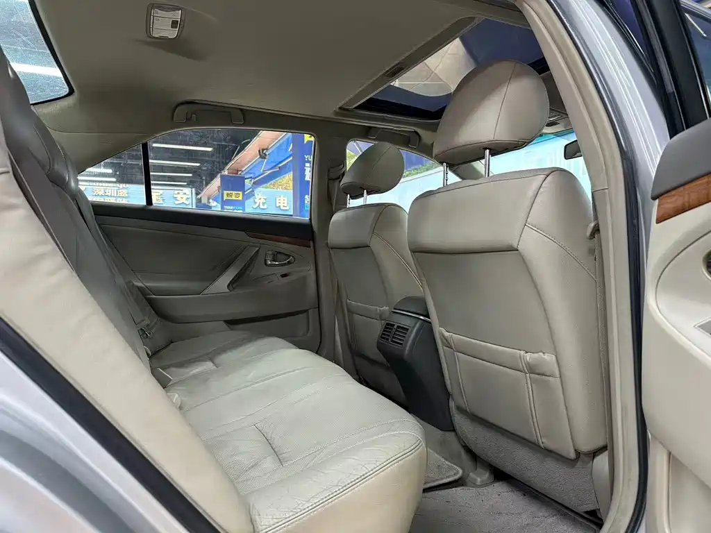 Toyota Camry — миниатюра 7