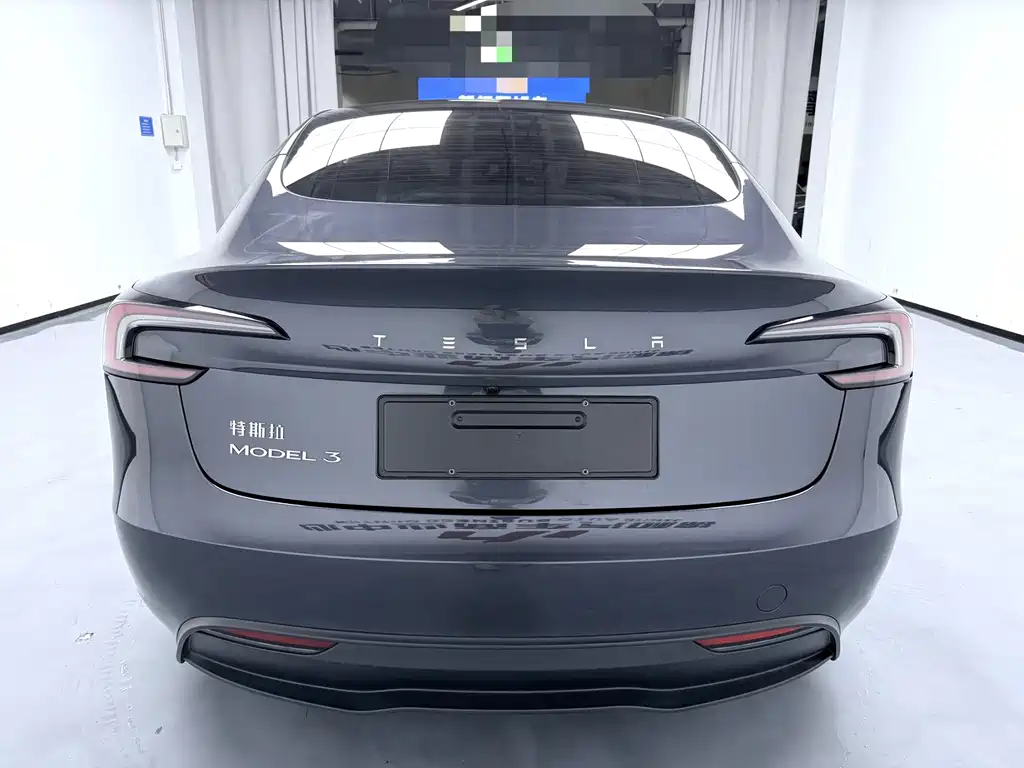 Tesla Model 3 — миниатюра 5