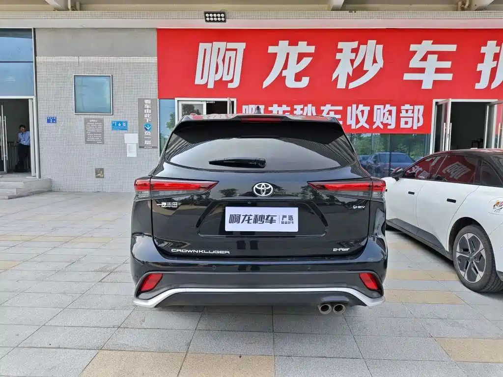 Toyota Crown Kluger — миниатюра 4
