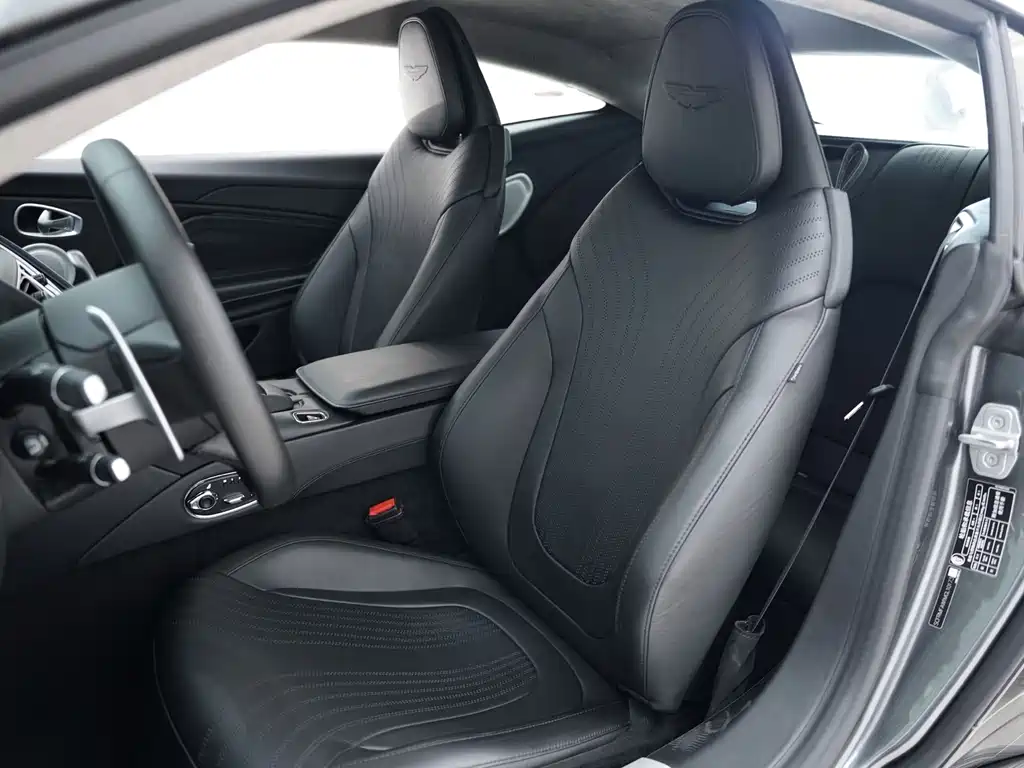 Aston Martin DB11 — миниатюра 7