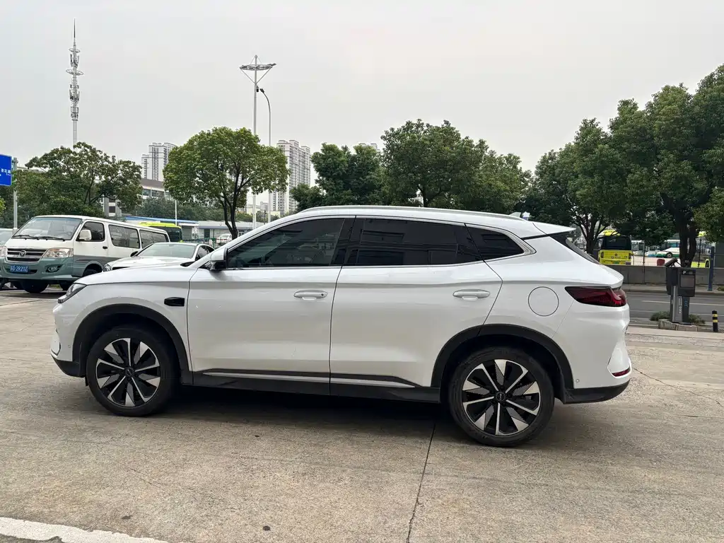 BYD PLUS New Energy — миниатюра 8