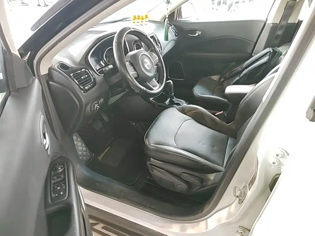 Jeep Compass — миниатюра 15