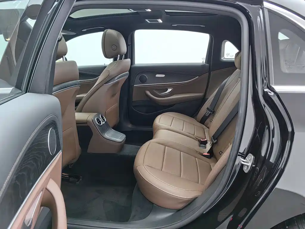 Mercedes-Benz E-Class — миниатюра 15
