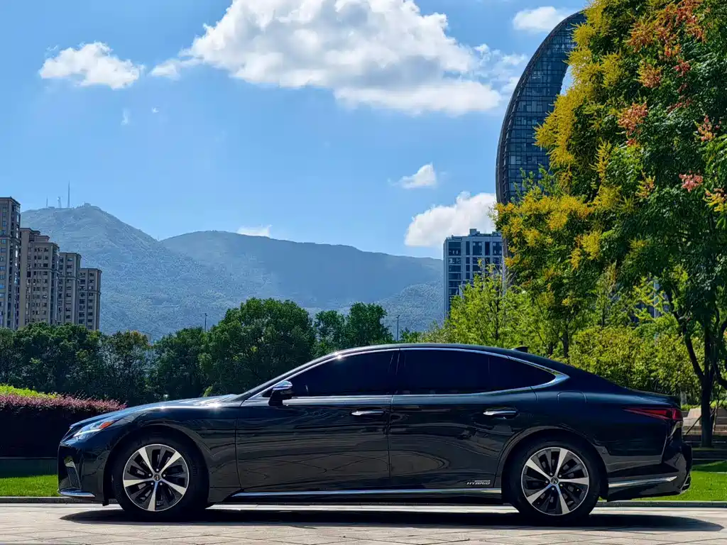 Lexus LS — миниатюра 2