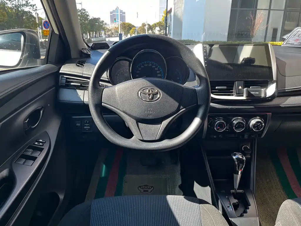 TOYOTA YARIS L TO ENJOY