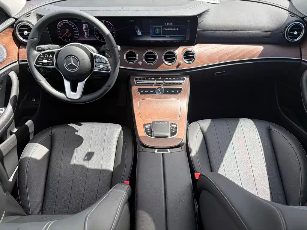Mercedes-Benz E-Class — миниатюра 11
