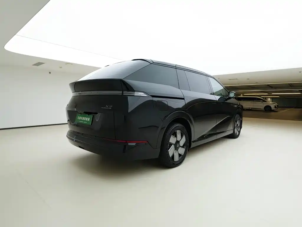 XPeng X9 — миниатюра 6