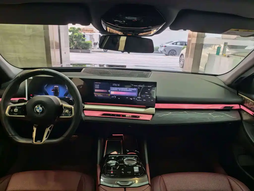 BMW 5 Series — миниатюра 10