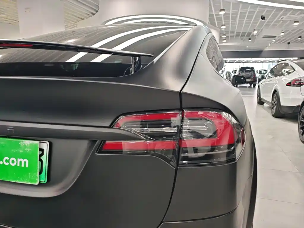 Tesla Model X — миниатюра 8
