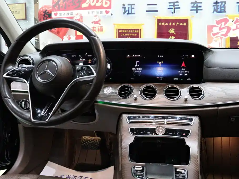 Mercedes-Benz E-Class — миниатюра 14