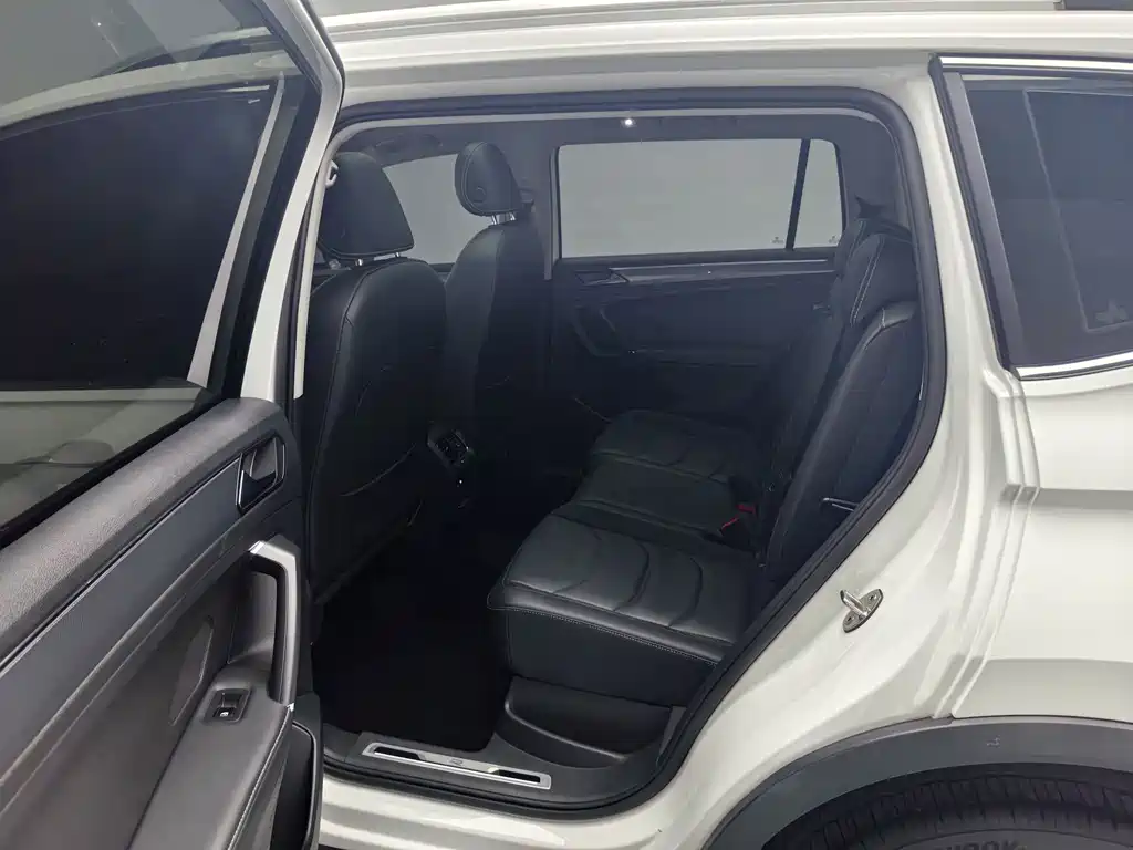 Volkswagen Tiguan L — миниатюра 10