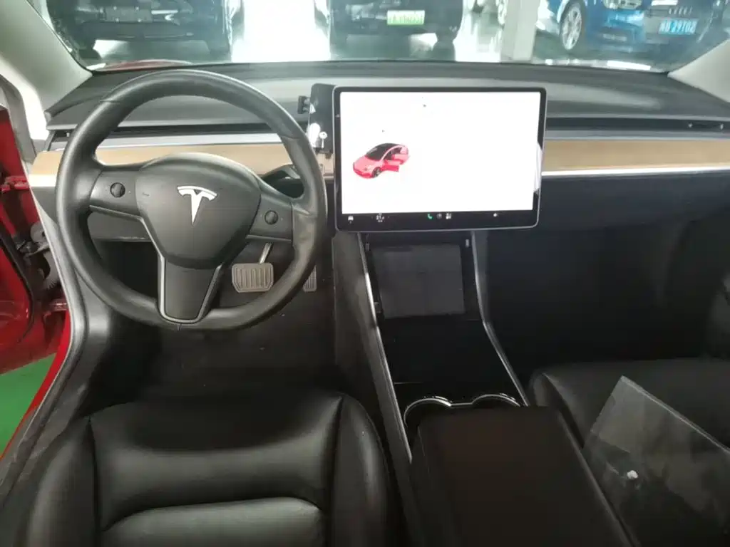 Tesla Model 3 — миниатюра 10