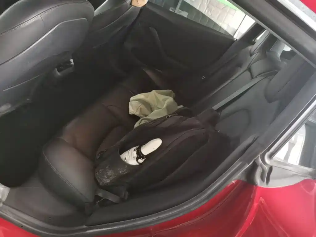 Tesla Model 3 — миниатюра 17