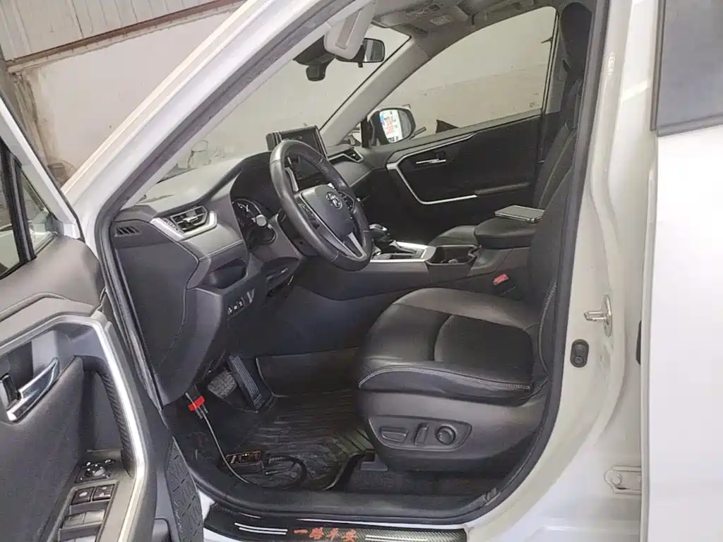 Toyota RAV4 — миниатюра 15