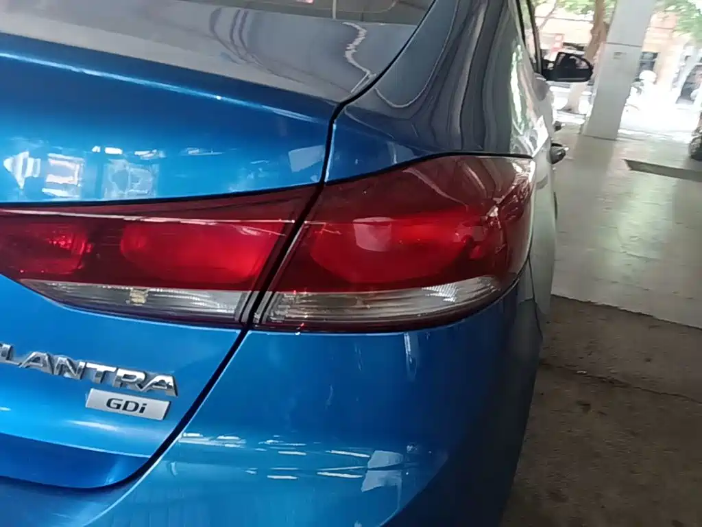 Hyundai Elantra — миниатюра 8