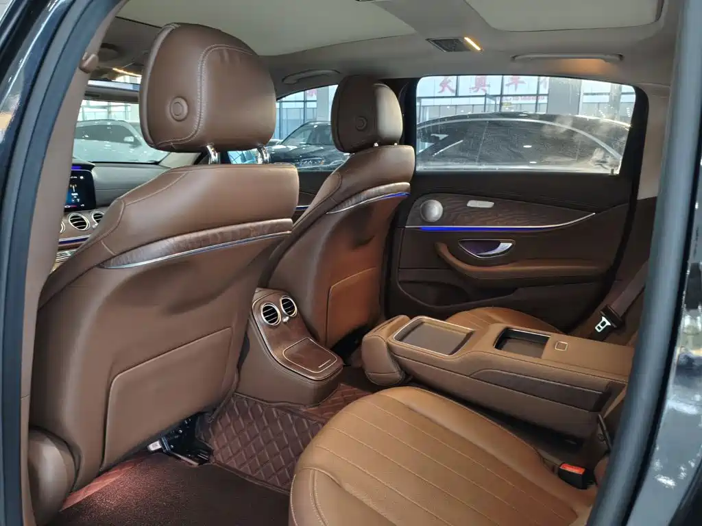 Mercedes-Benz E-Class — миниатюра 13
