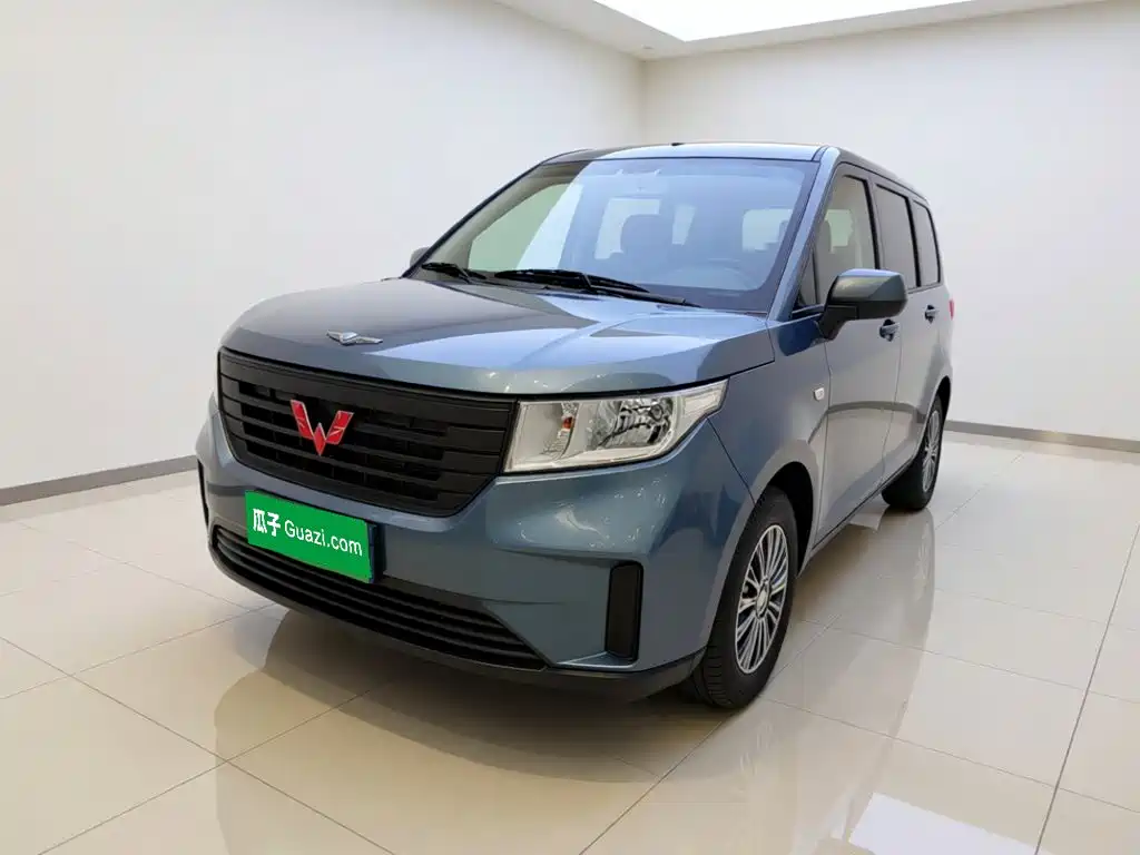 Wuling Hongguang PLUS