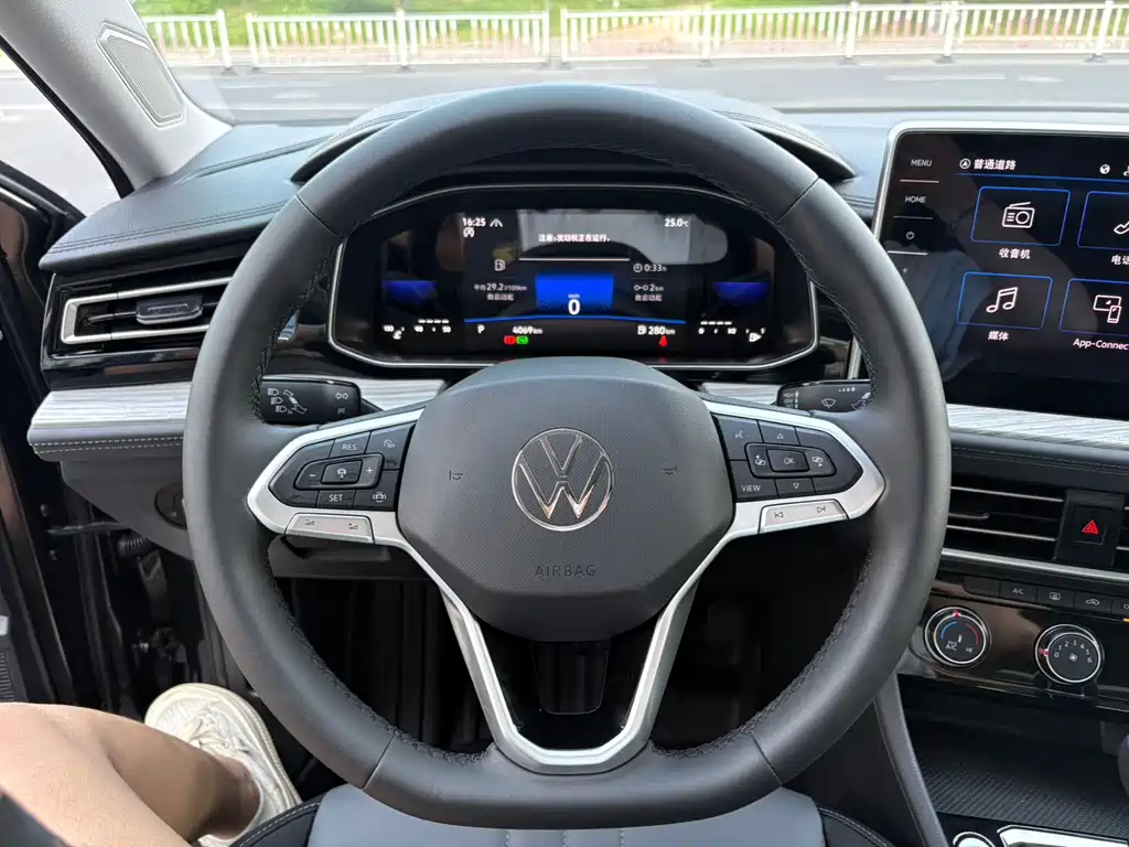 Volkswagen Sagitar — миниатюра 6