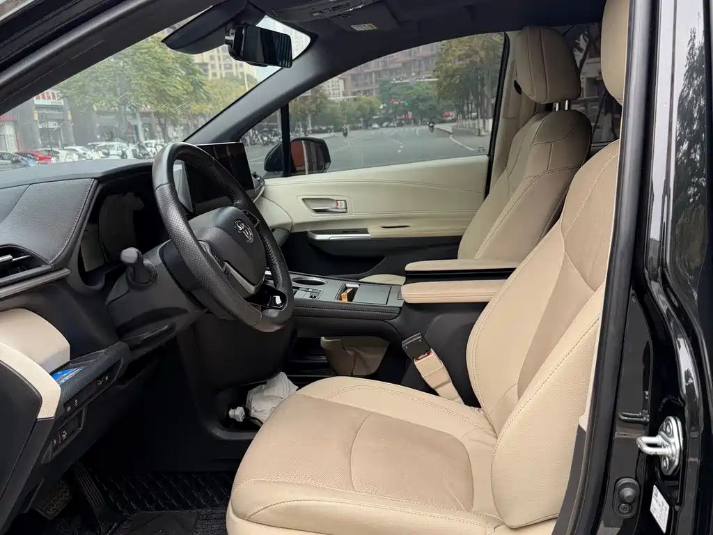 Toyota Sienna 2023 2.5L Luxury