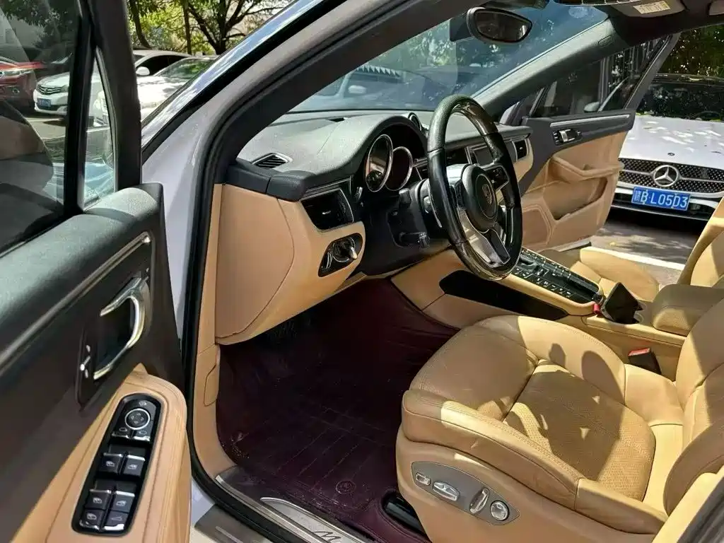 Porsche Macan — миниатюра 8