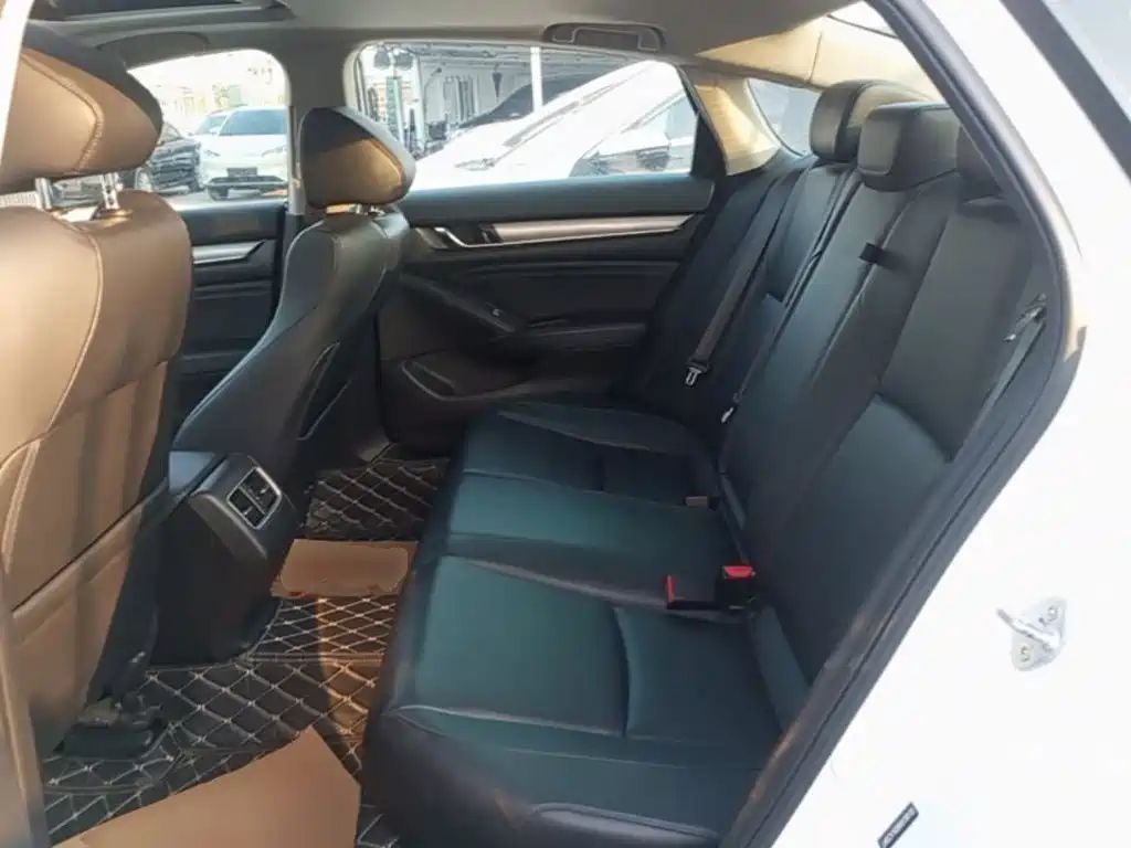 Honda Accord — миниатюра 17