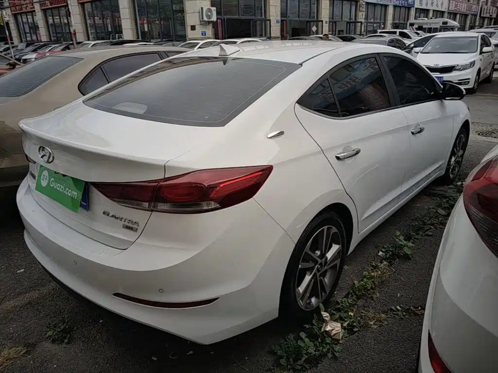 Hyundai Elantra — миниатюра 7