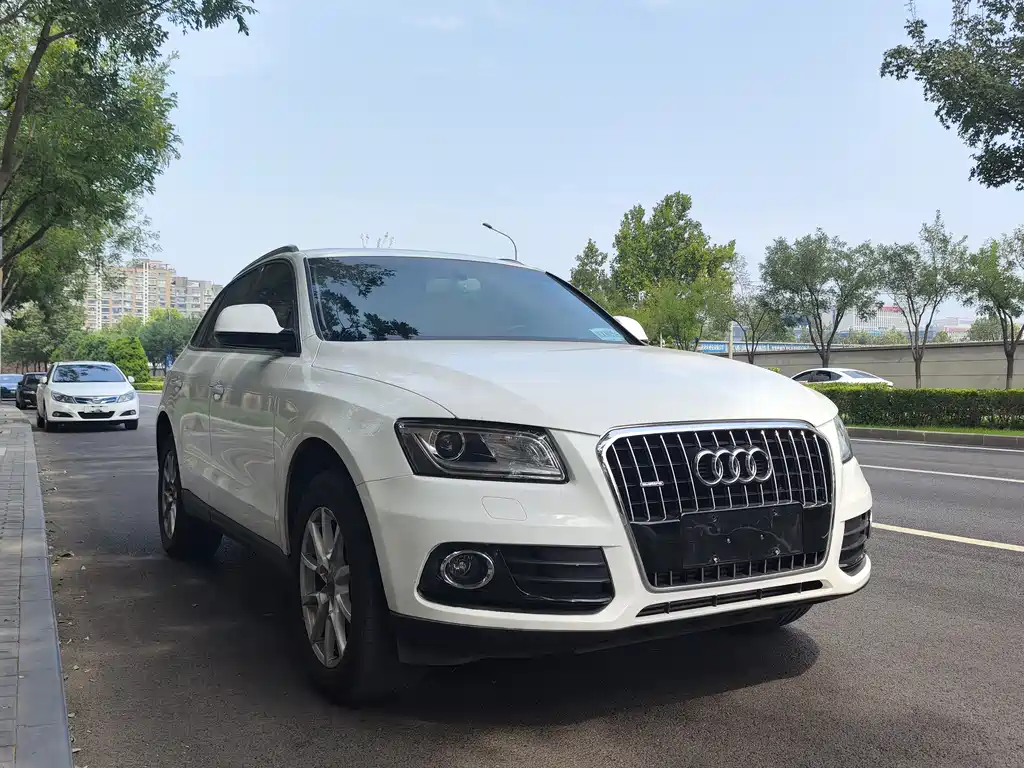 AUDI  Q5