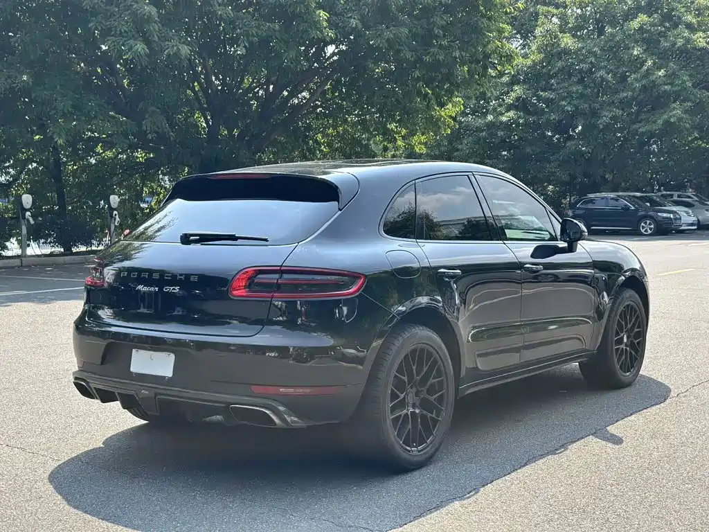 Porsche Macan — миниатюра 7