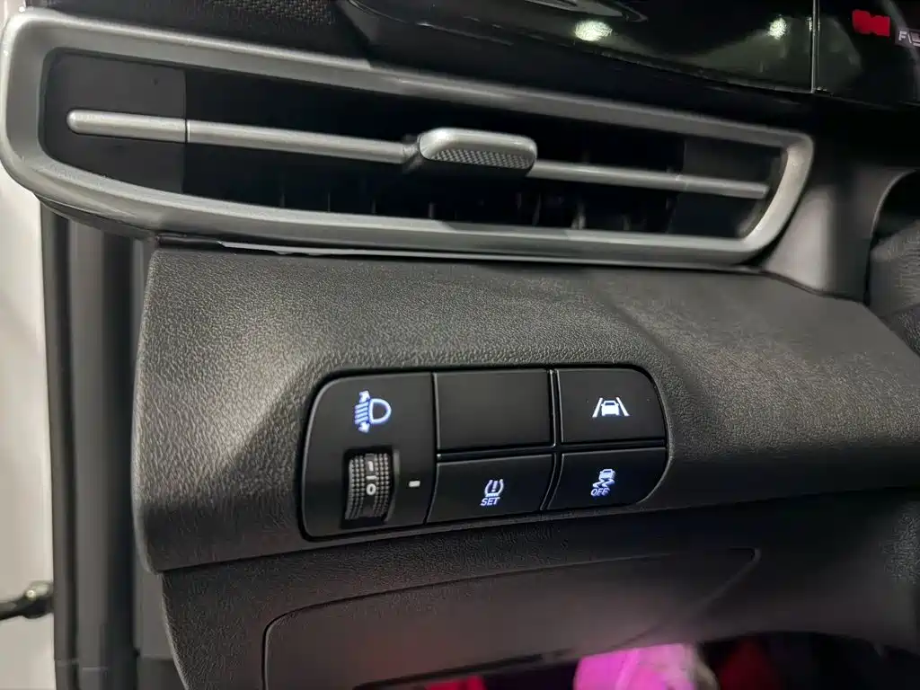 Hyundai Elantra — миниатюра 10