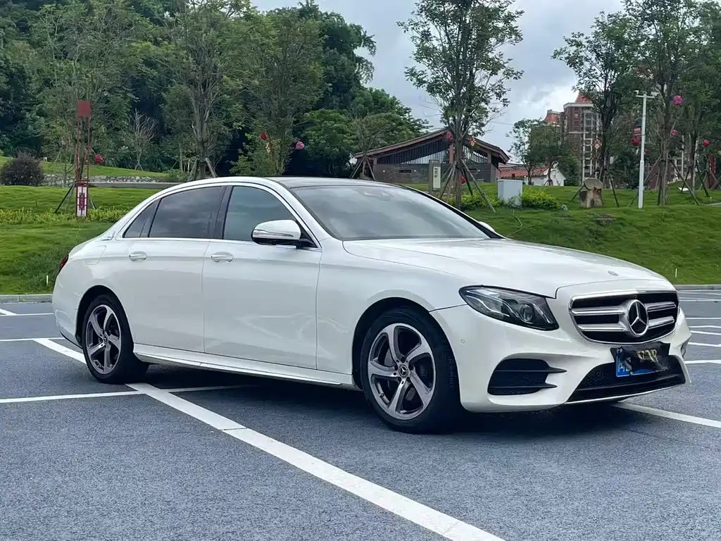 Mercedes-Benz E-Class — миниатюра 2