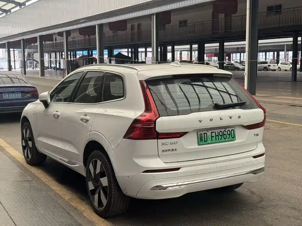 VOLVO XC60 PLUG IN HYBRID