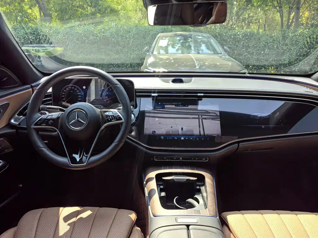Mercedes-Benz E-Class — миниатюра 5
