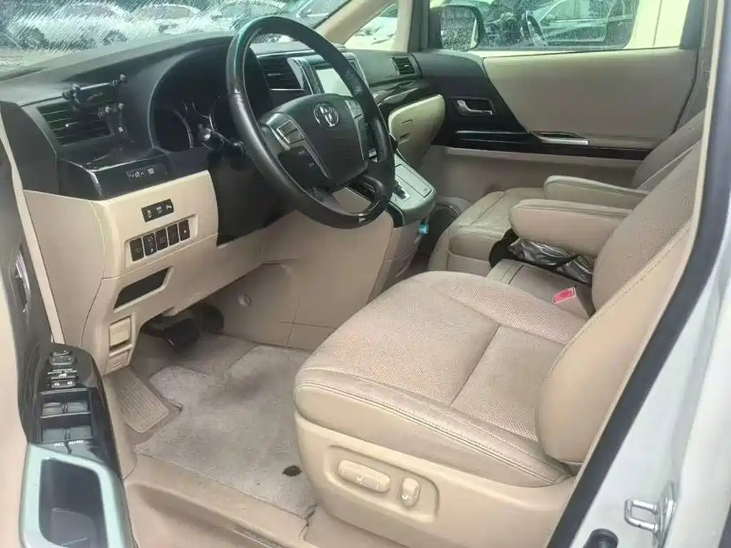 Toyota Alphard — миниатюра 4