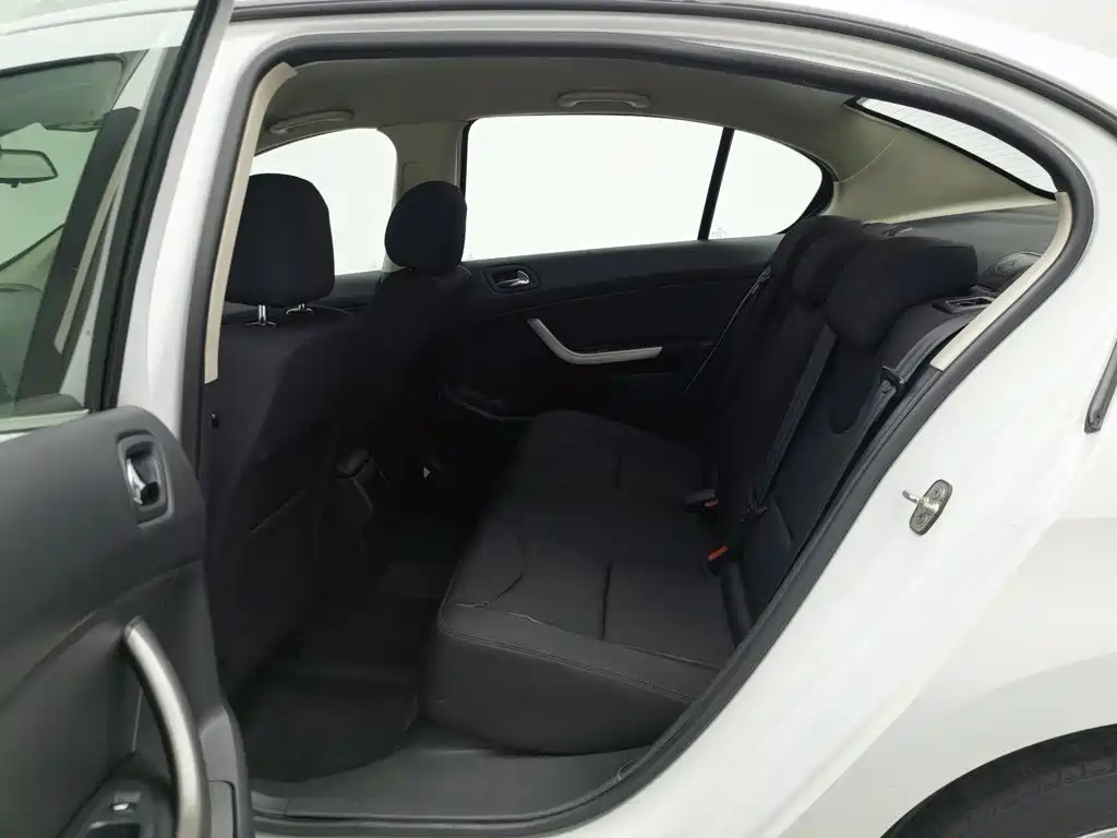 Peugeot 408 — миниатюра 15