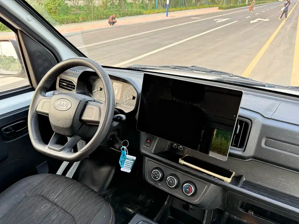 JAC Bluecat — миниатюра 9