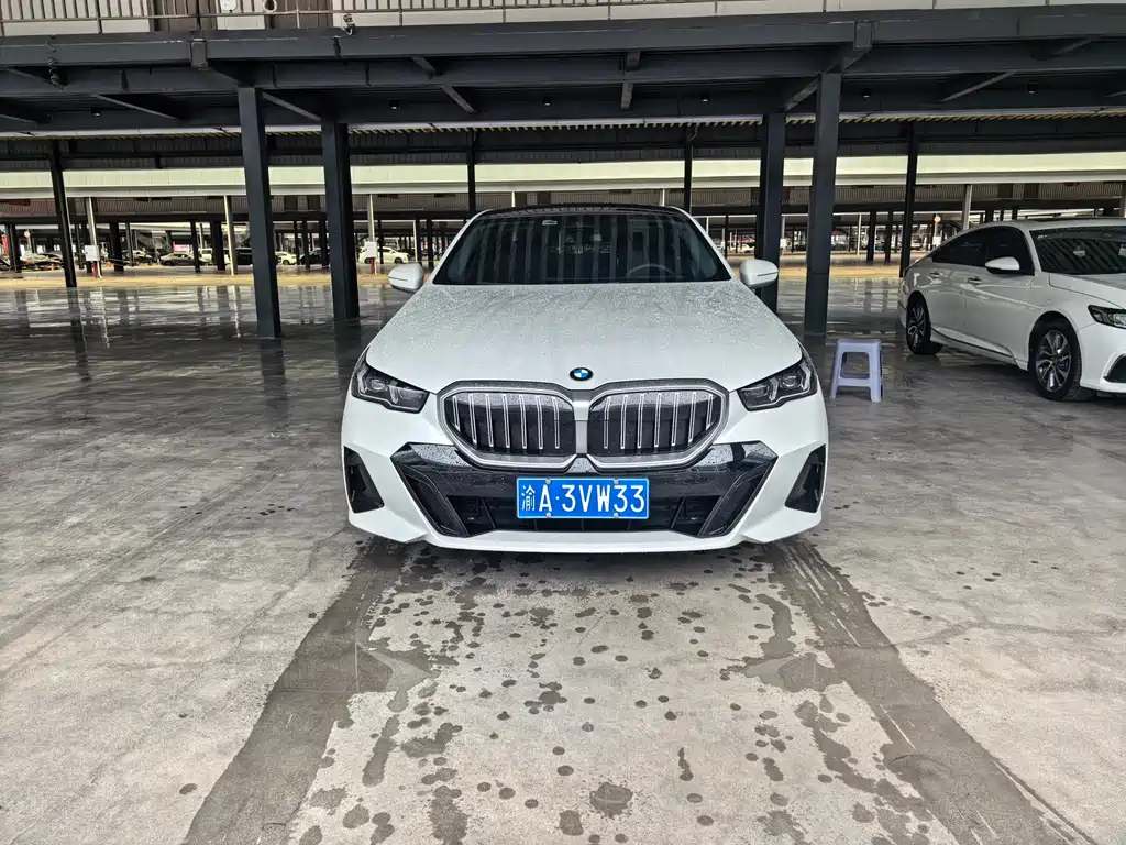 BMW 5 Series — миниатюра 9