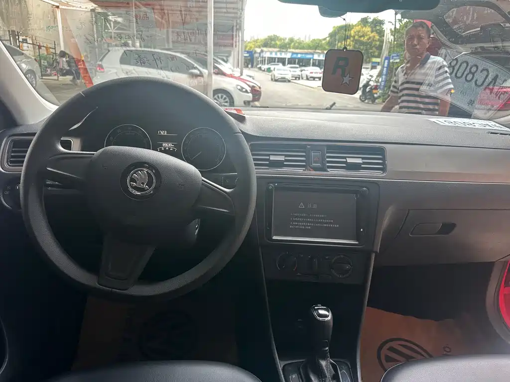Skoda Rapid Spaceback — миниатюра 7