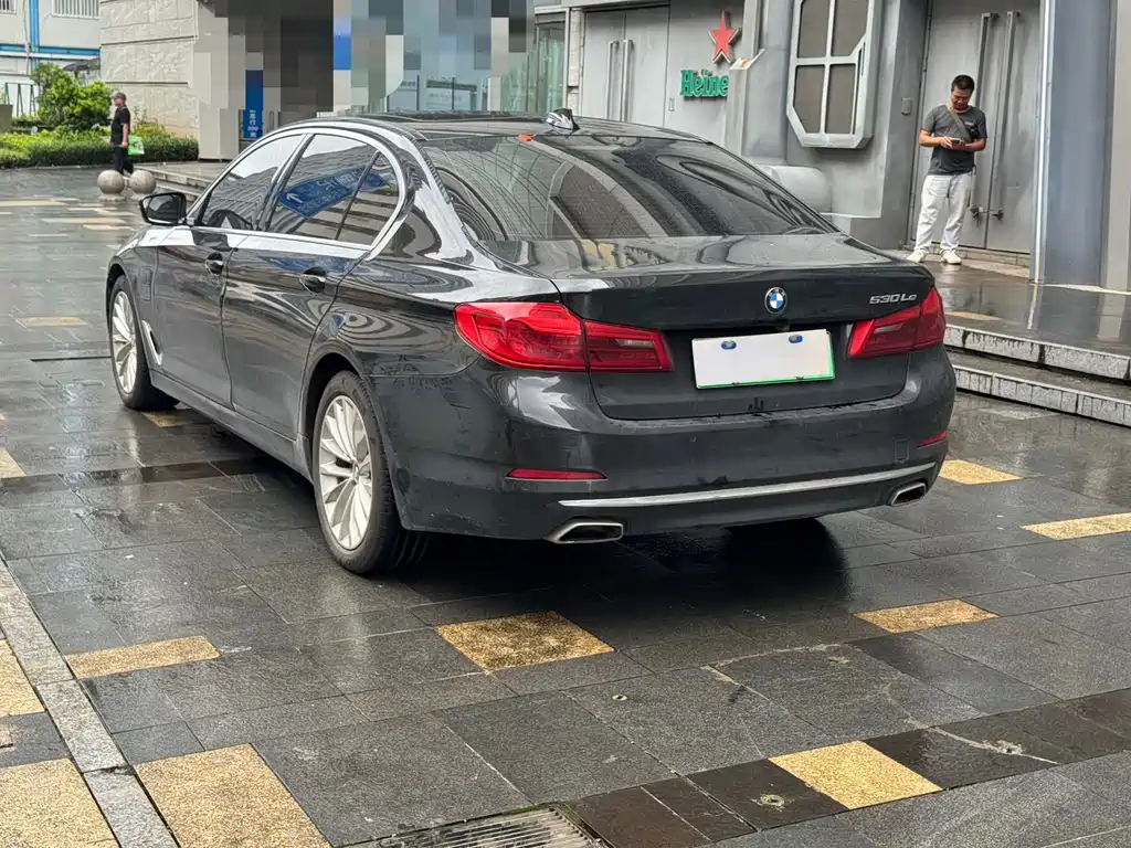 BMW 5 Series New Energy — миниатюра 7