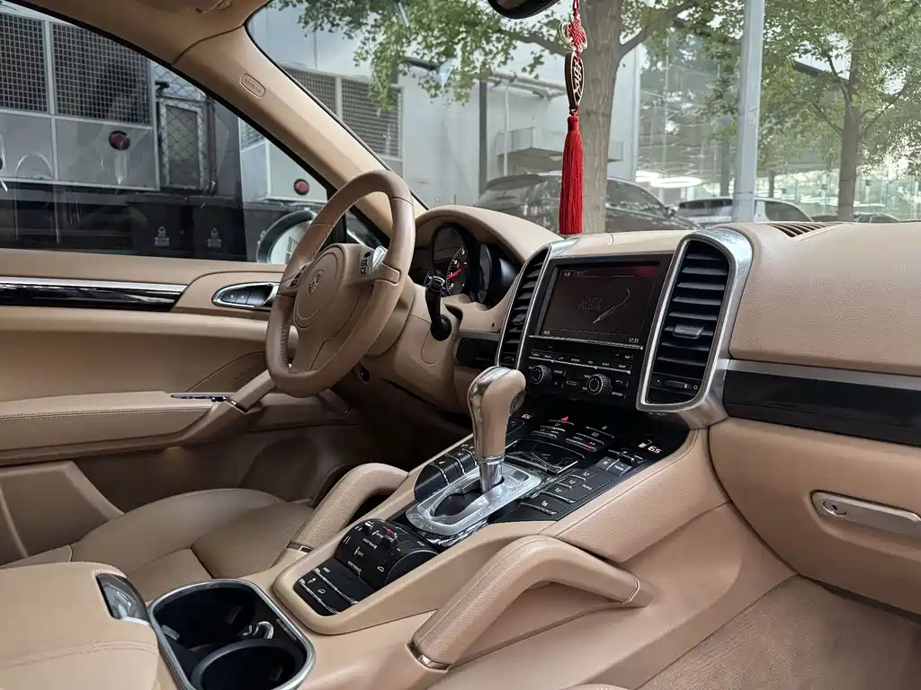 Porsche Cayenne — миниатюра 20