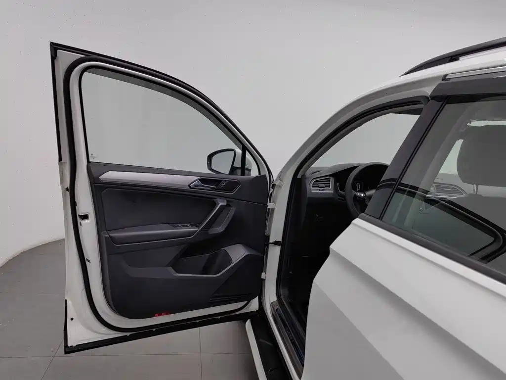 Volkswagen Tiguan L — миниатюра 8