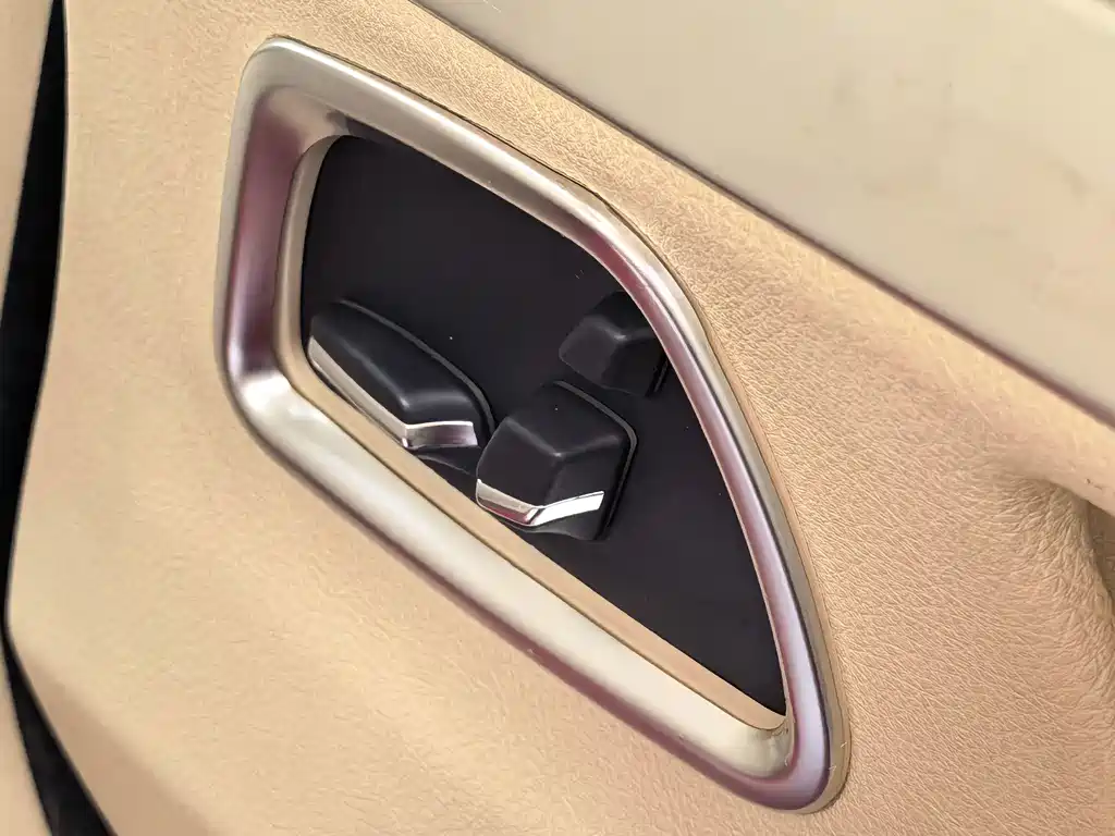 BMW 5 Series — миниатюра 12