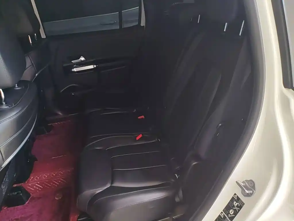 Mercedes-Benz GLB — миниатюра 17