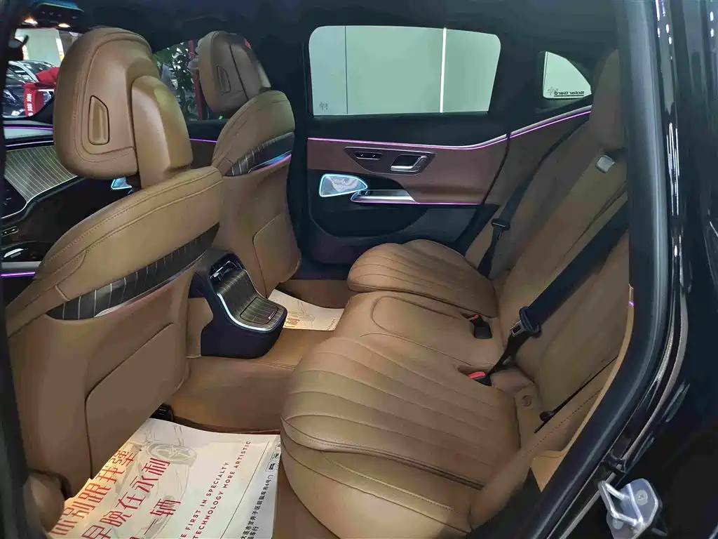 Mercedes-Benz E-Class — миниатюра 8