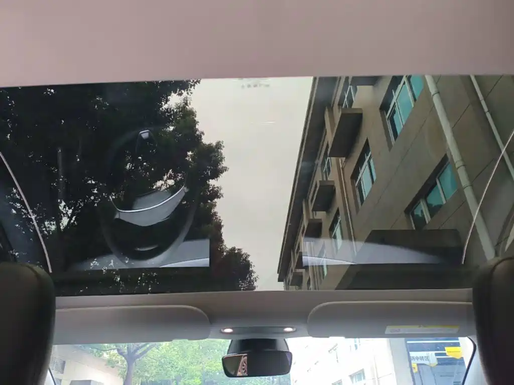 Tesla Model 3 — миниатюра 18