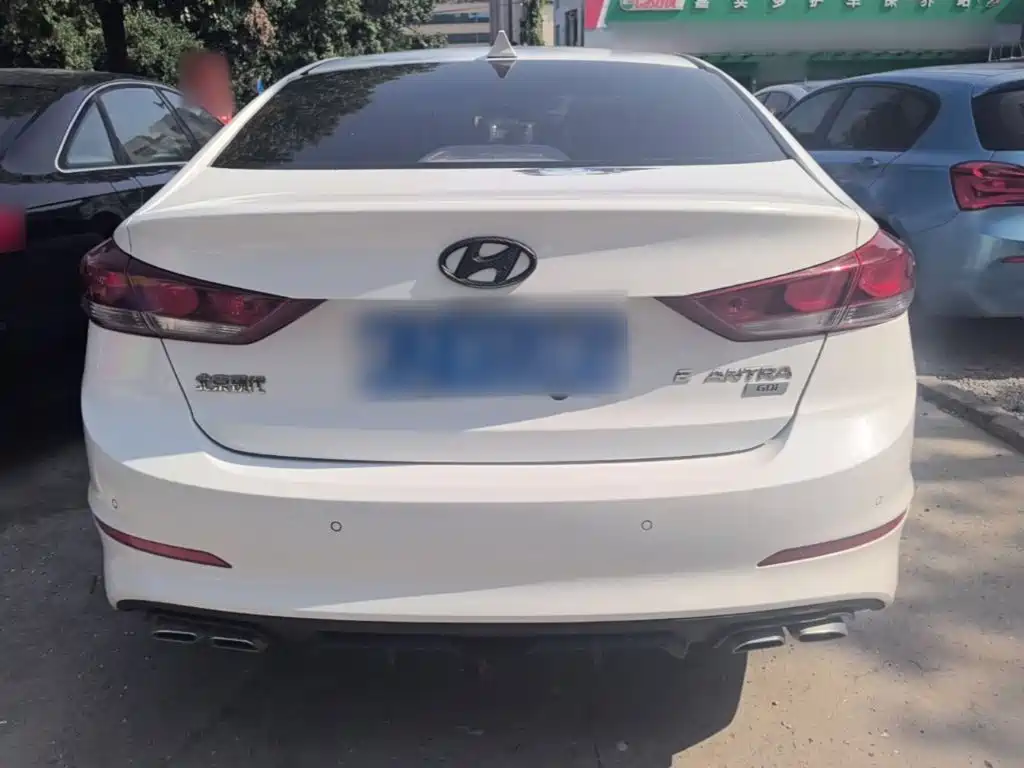 Hyundai Elantra — миниатюра 6