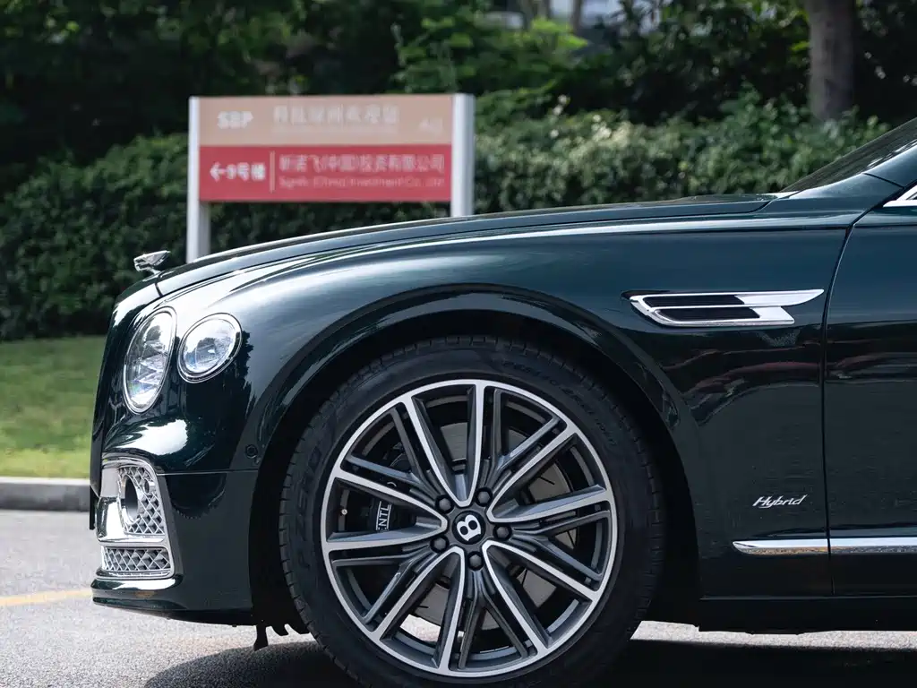 Bentley Flying Spur PHEV — миниатюра 5
