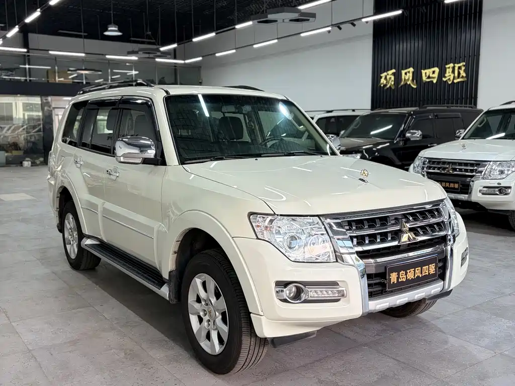 Mitsubishi Pajero (Import) — миниатюра 6