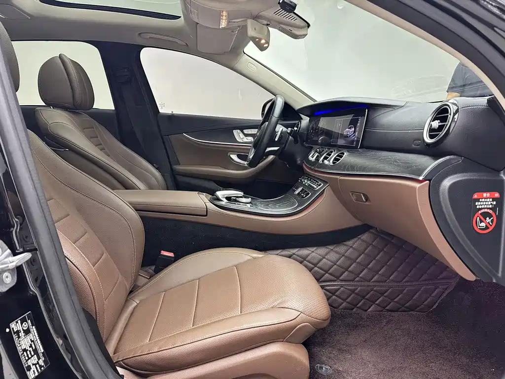 Mercedes-Benz E-Class — миниатюра 8