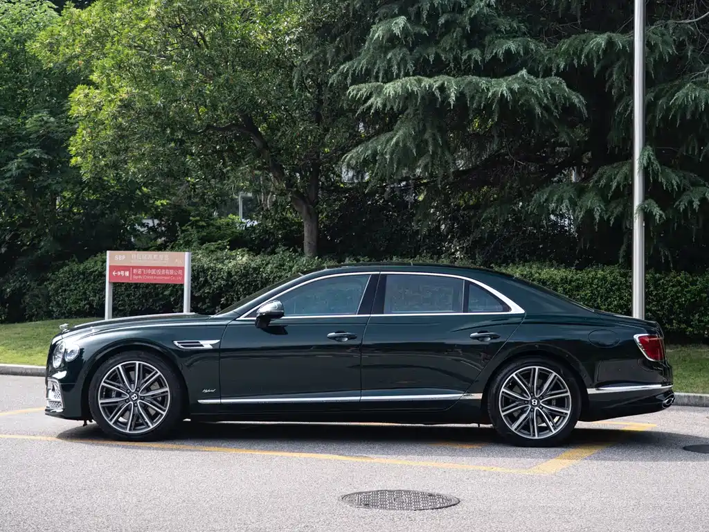 Bentley Flying Spur PHEV — миниатюра 6